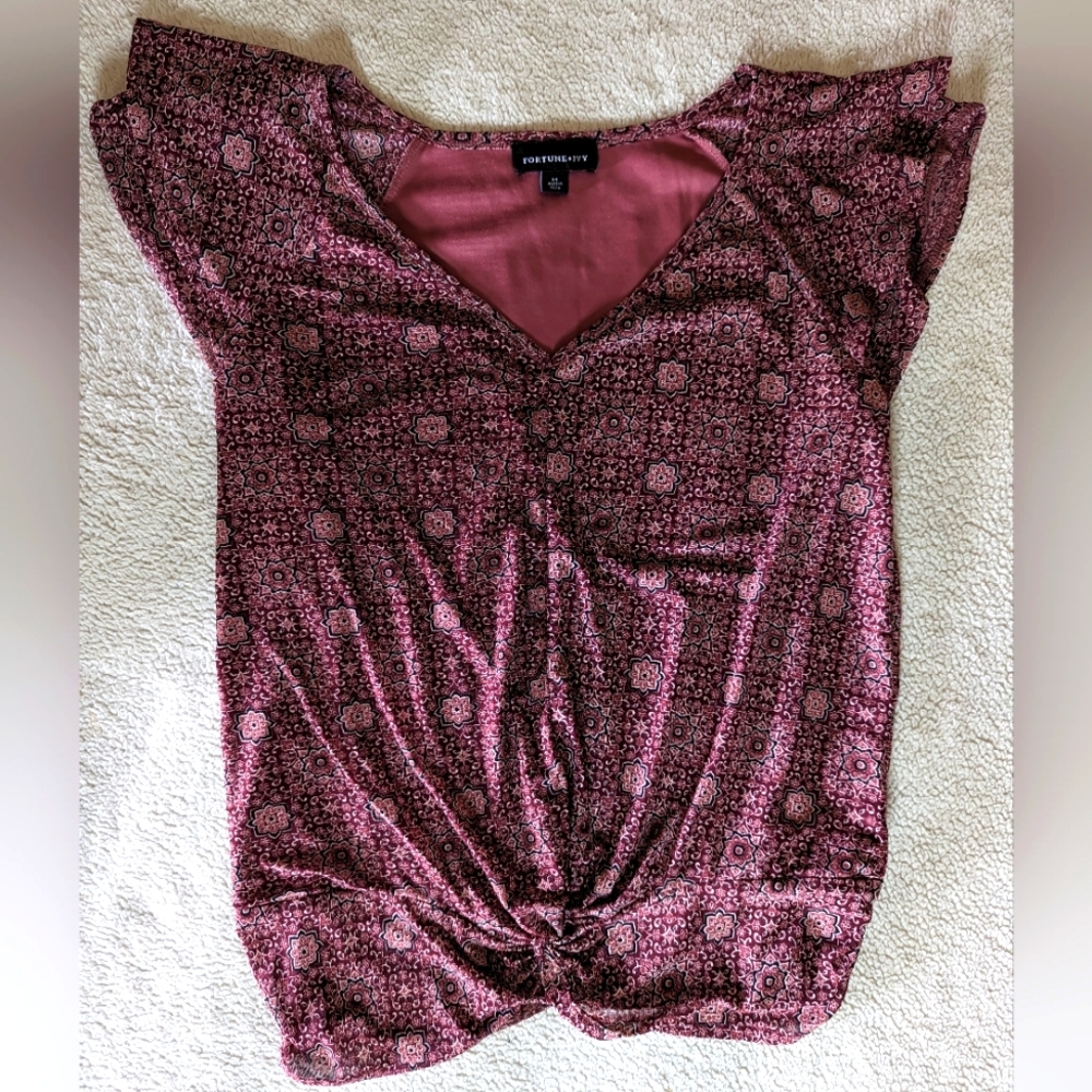 Fortune ivy silky knotted top nwot size medium